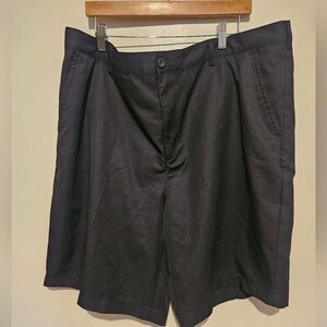 Izod Mens black shorts golf ⛳️ classic